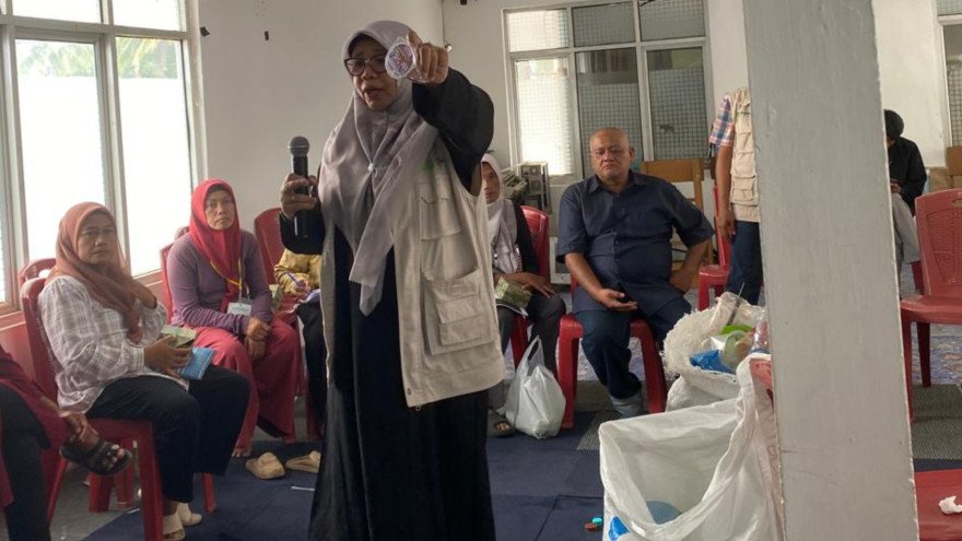 latih-ibu-ibu-mengelola-sampah,-nagari-pangian-siap-jadi-nagari-terbersih-di-tanah-datar