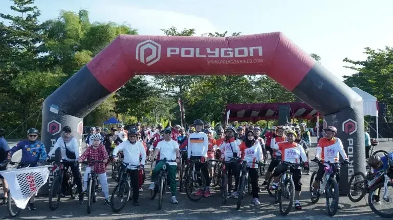 ratusan-asn-dan-warga-peringati-hut-kemerdekaan-dengan-bersepeda