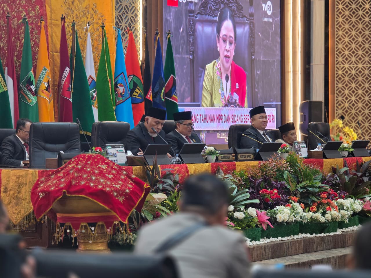 pimpin-rapat-paripurna-istimewa,-ketua-dprd-sumbar-ajak-semua-komponen-bersinergi-membangun-sumbar