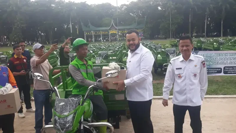 becak-motor-baru,-harapan-baru:-wali-kota-padang-perkuat-lps-untuk-atasi-sampah