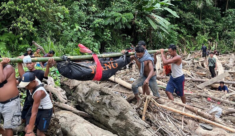 korban-tenggelam-di-batang-pasaman-masih-dicari
