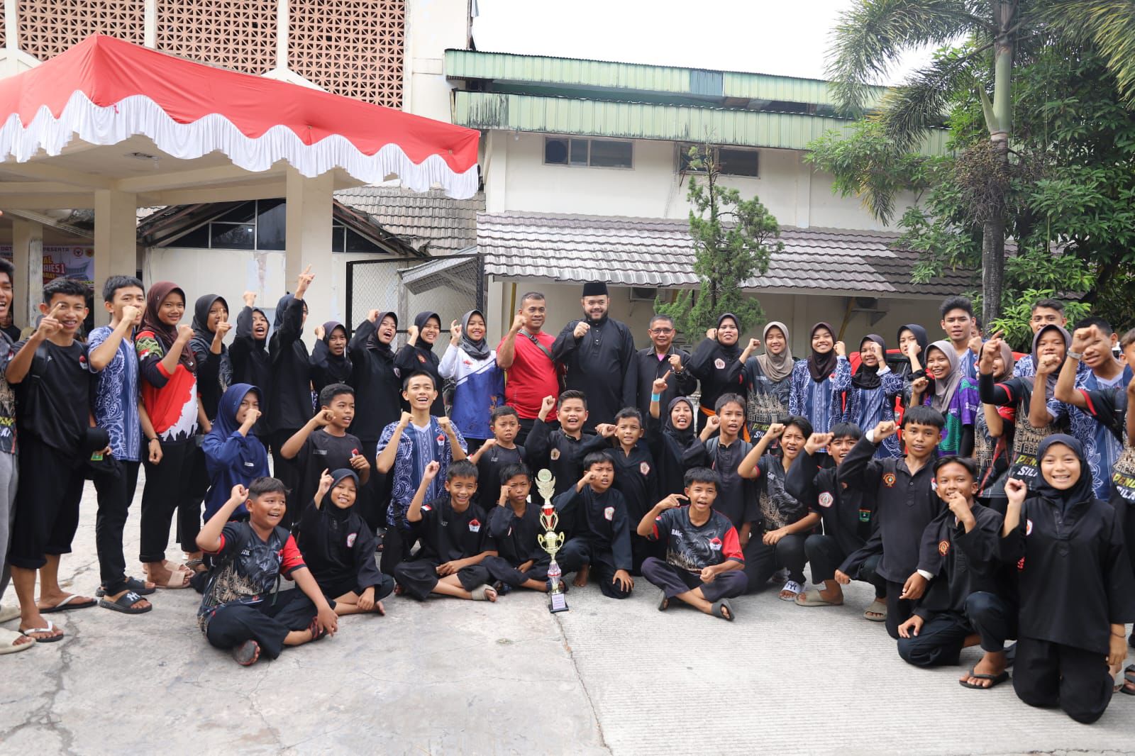 wako-fadly-amran-tutup-kejuaraan-pencak-silat-wali-kota-cup-2025