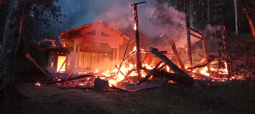 kebakaran-di-dusun-batang-jungkang-hanguskan-dua-rumah,-kerugian-capai-rp200-juta
