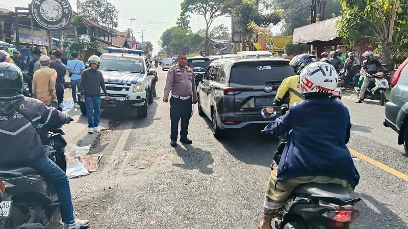 pengendara-motor-mio-di-bukittinggi-tewas-dilindas-truk