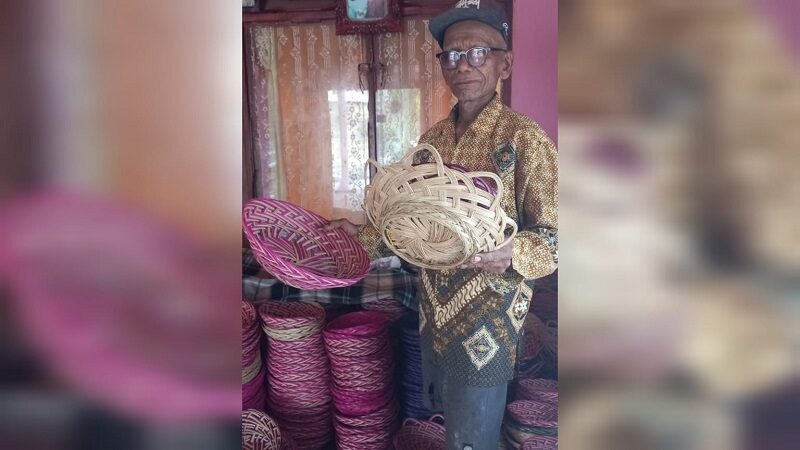 kerajinan-lidi-pak-bakar-kumbayau-bertahan-sejak-1993-hingga-sekarang