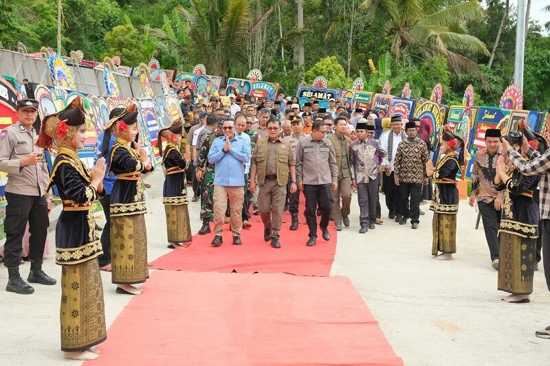 jembatan-rp4.6-miliar-di-koto-sipopak-nagari-tanjung-alam-diresmikan