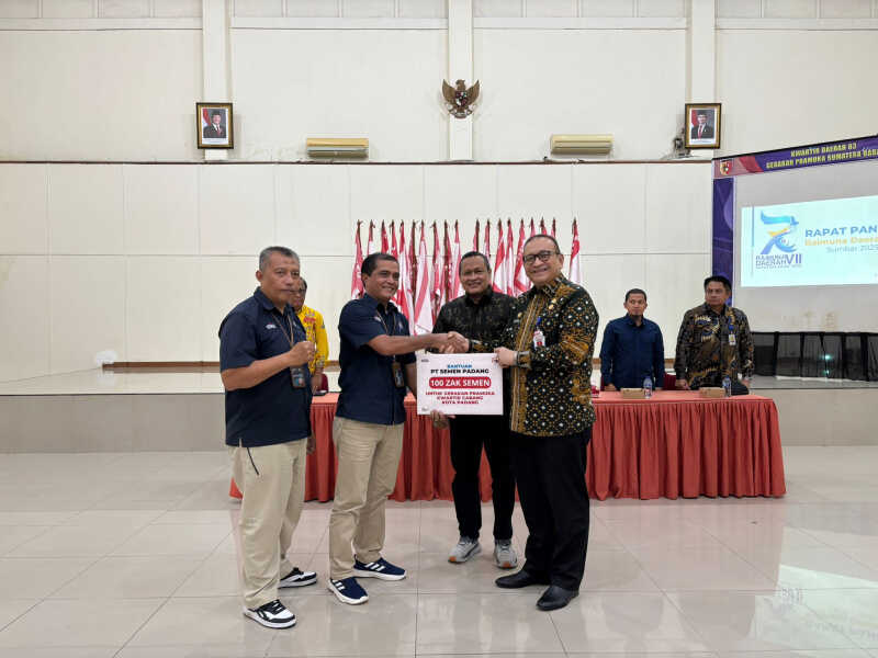 dukung-raimuna-daerah-vii-kwarda-sumbar-2025,-pt-semen-padang-serahkan-100-zak-semen-ke-kwarcab-pramuka-padang