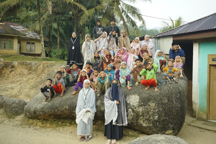 menghidupkan-kembali-taman-pendidikan-al-quran-di-masjid-al-falah-padang-lunggo-jorong-mawar-ii-bersama-mahasiswa-kkn-uin-mahmud-yunus-batusangkar