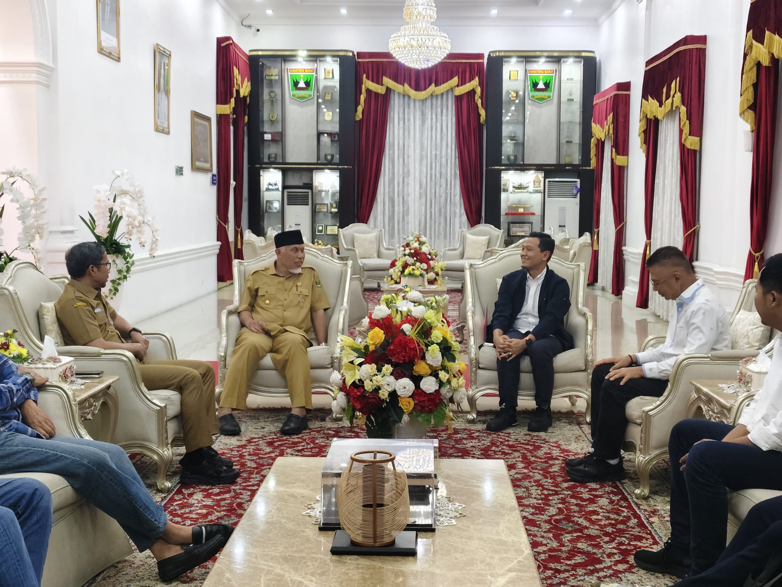 antrean-panjang-di-spbu,-pemprov-sumbar-dan-pertamina-percepat-penyaluran-bbm