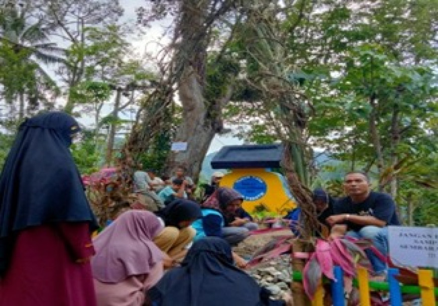 pembuatan-taman-toga-jorong-teratai-oleh-mahasiswa-kkn-uin-mahmud-yunus-batusangkar-bersama-masyarakat-jorong-teratai-:-wujudkan-lingkungan-sehat-masyarakat-hebat