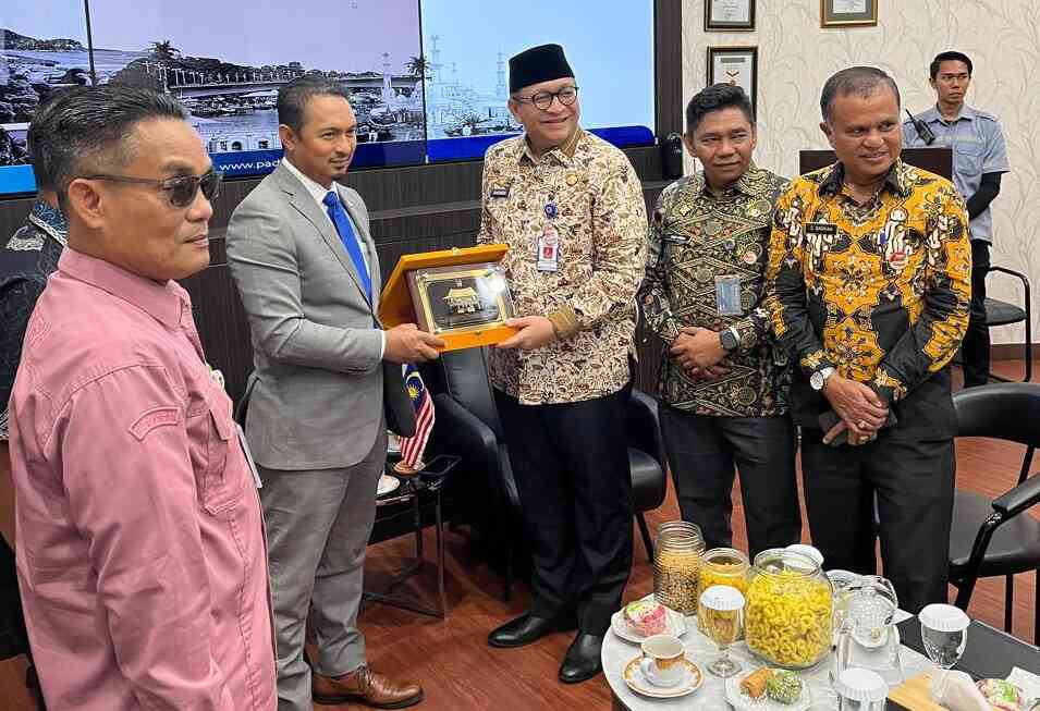 pemko-padang-siap-jalin-kerja-sama-dengan-konjen-malaysia-medan