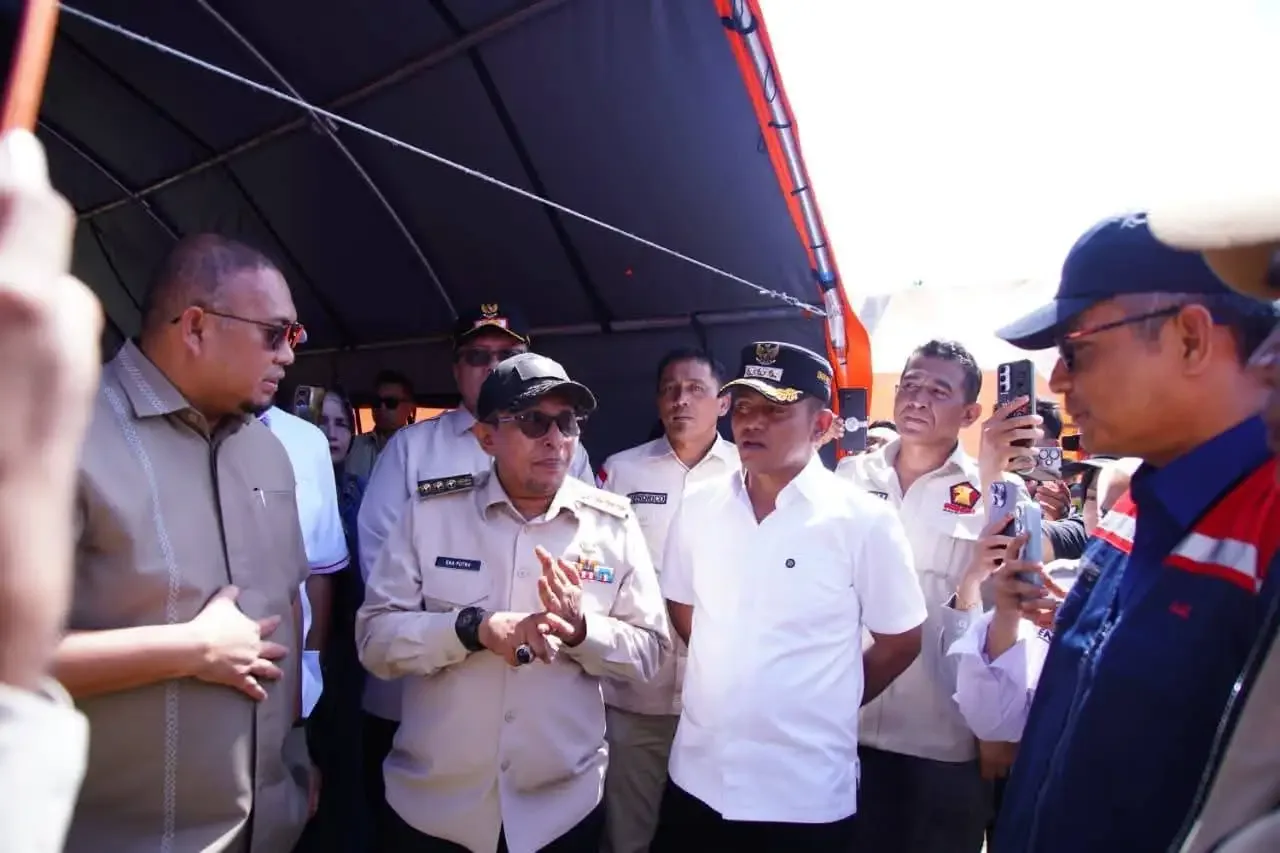 pemkab-tanah-datar-terima-bantuan-dari-dpr-ri-andre-rosiade