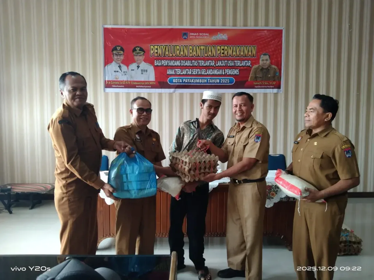 pemko-payakumbuh-salurkan-bantuan-permakanan-kepada-ratusan-penerima-manfaat-triwulan-iv