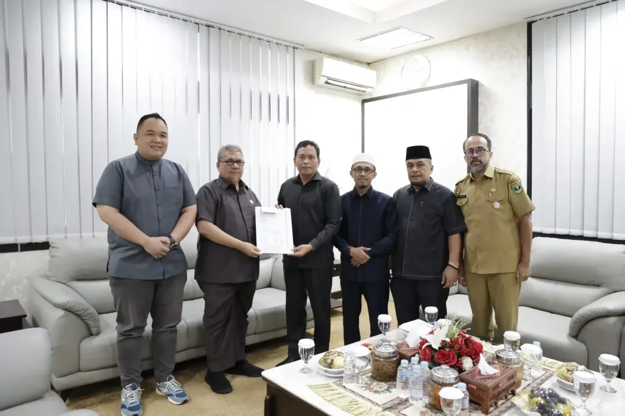 dprd-umumkan-7-nama-lolos-uji-kelayakan-anggota-kpid-sumbar-2025-2028