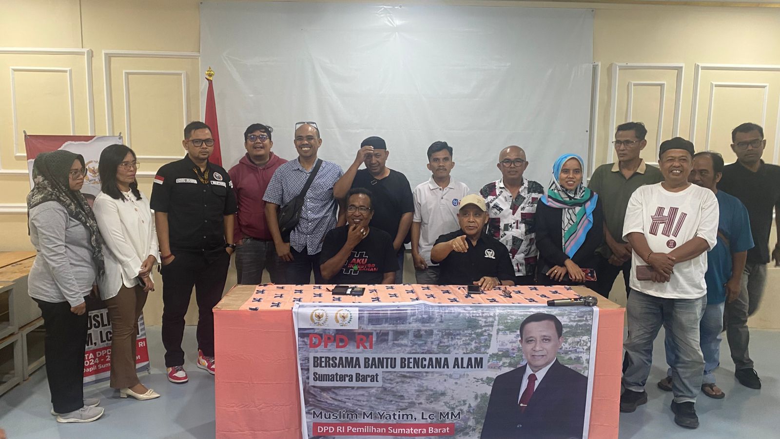 senator-muslim-m-yatim-fokuskan-air-bersih-dan-penerangan-bagi-korban-banjir-bandang-sumbar