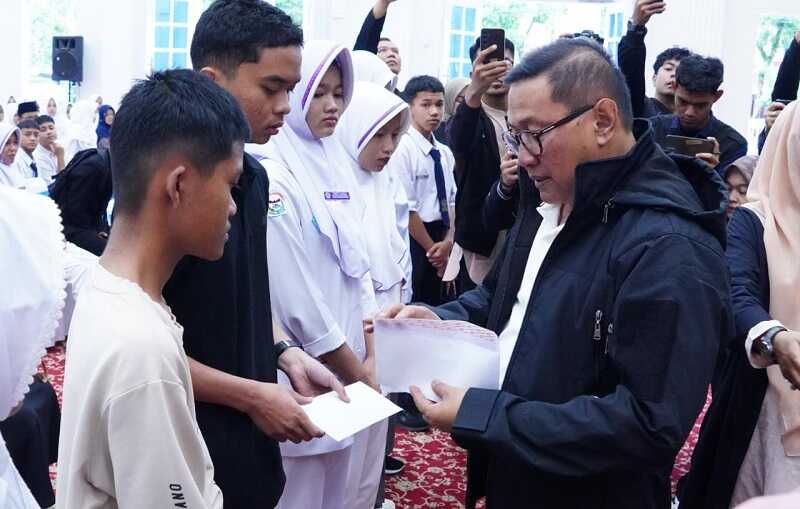 pemko-bukittinggi-peduli,-santuni-262-pelajar-terdampak-bencana-galodo-sumatera