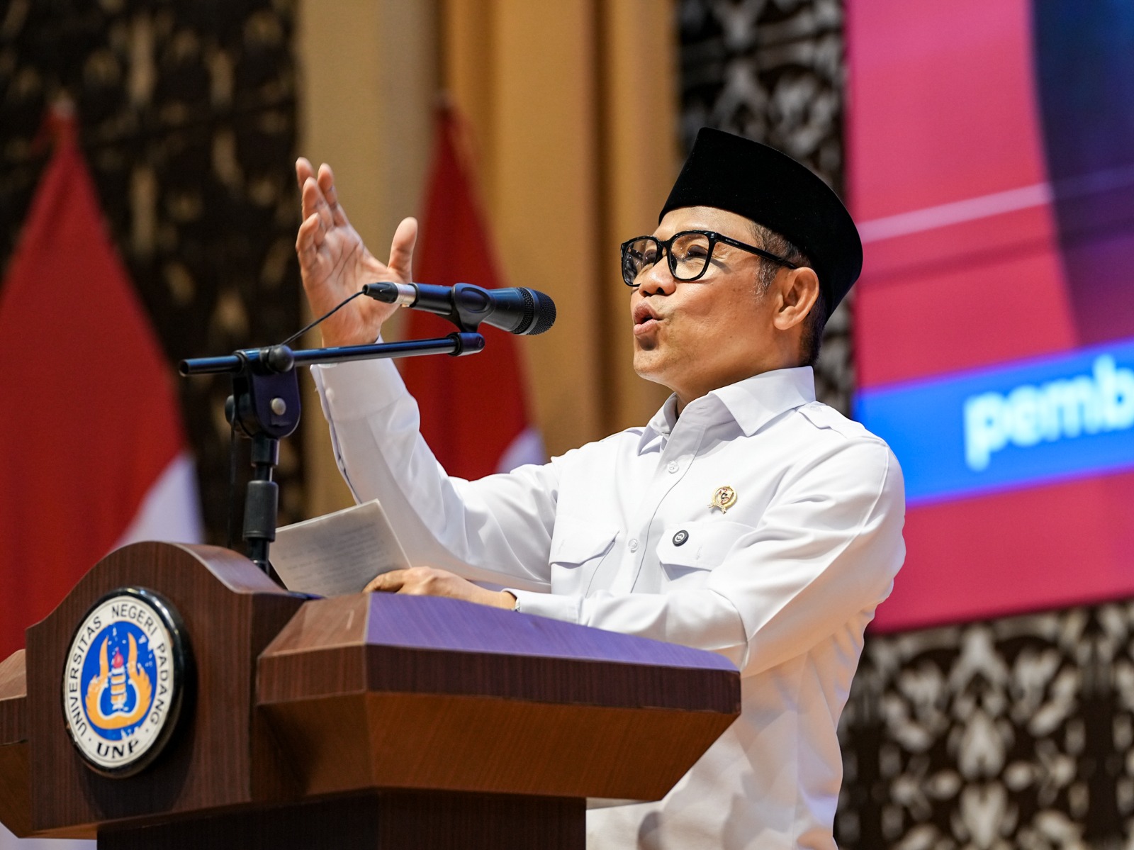 cak-imin-lepas-mahasiswa-kkn-unp-bangun-daerah-bencana