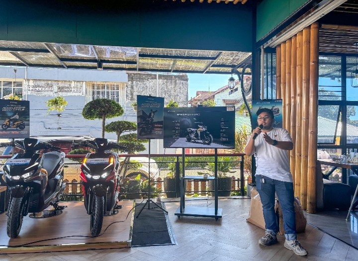 indomobil-luncurkan-tiga-skuter-listrik-baru-di-padang