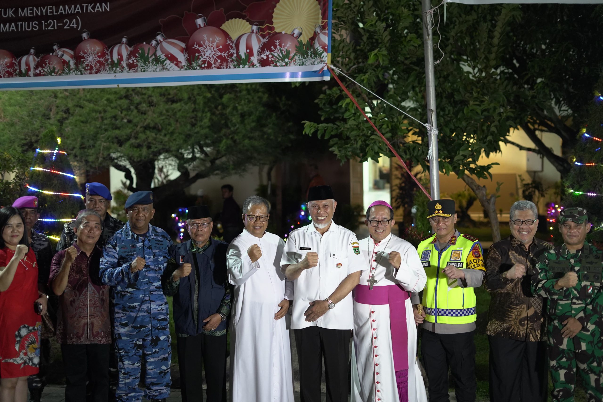 pastikan-ibadah-misa-natal-berjalan-aman,-gubernur-bersama-forkopimda-tinjau-gereja-dan-pos-pengamanan-nataru