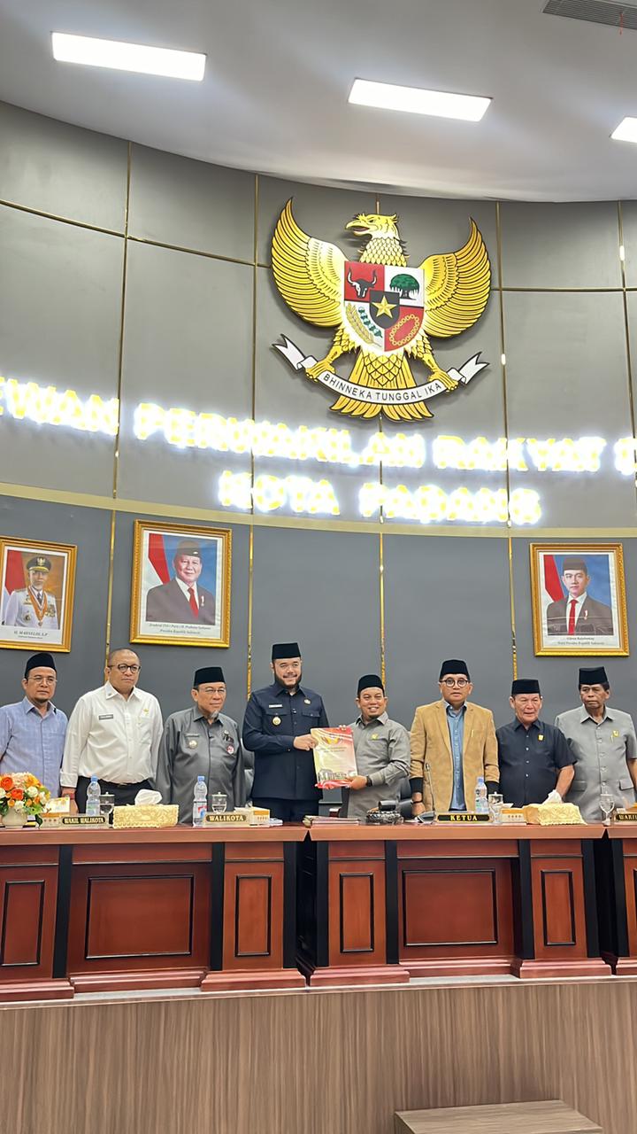 fraksi-fraksi-dprd-padang-sampaikan-pendapat-akhir-terhadap-ranperda-penyelenggaraan-pangan