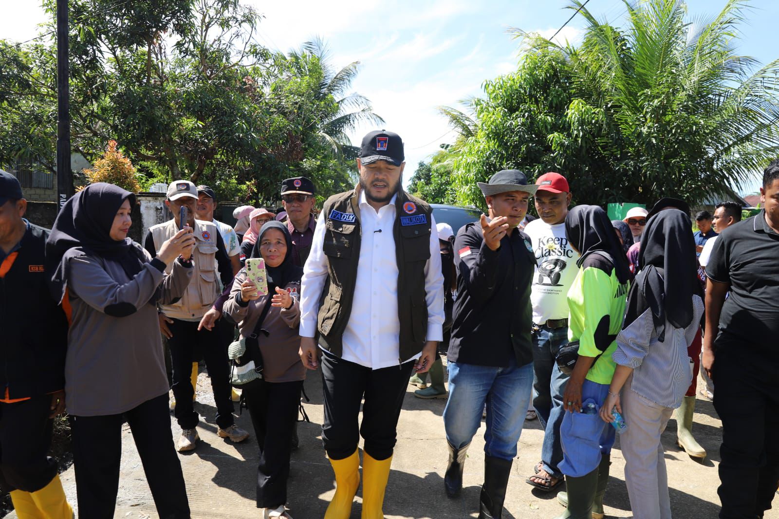 wako-fadly-amran-tinjau-goro-pembersihan-lumpur-di-maransi-indah