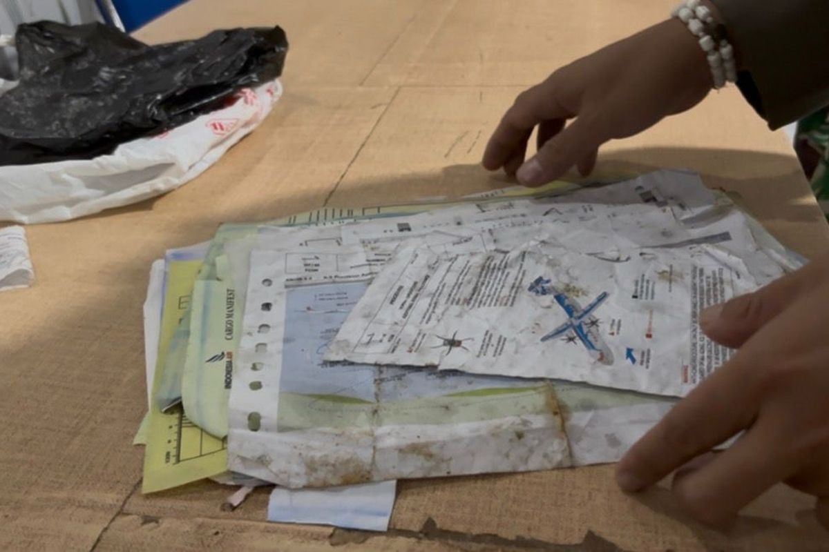 warga-temukan-dokumen-indonesia-air-transport,-tim-sar-bergerak