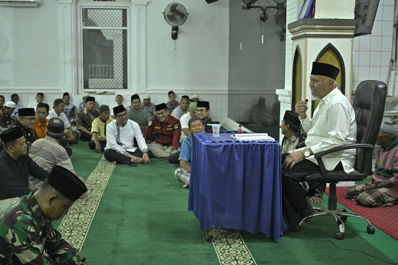 tausiah-subuh-awali-kunker-gubernur-mahyeldi-di-pasaman-barat
