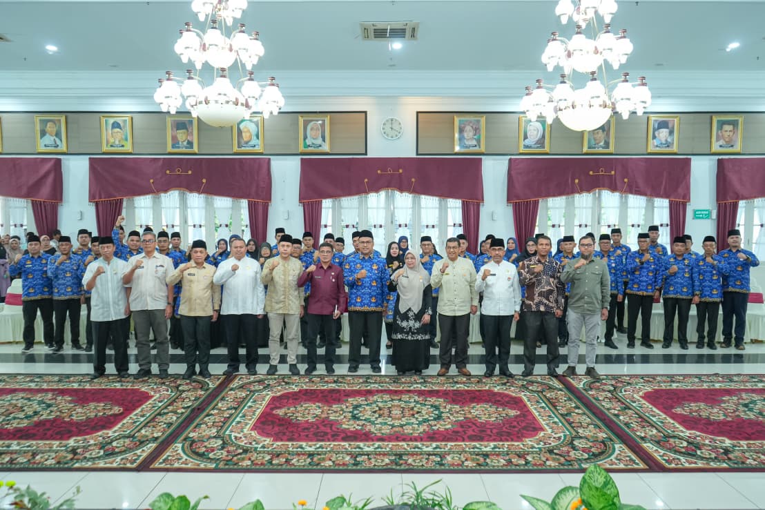 sekdaprov-sumbar-lantik-44-pejabat-administrator-dan-pengawas-eselon-iii-dan-iv