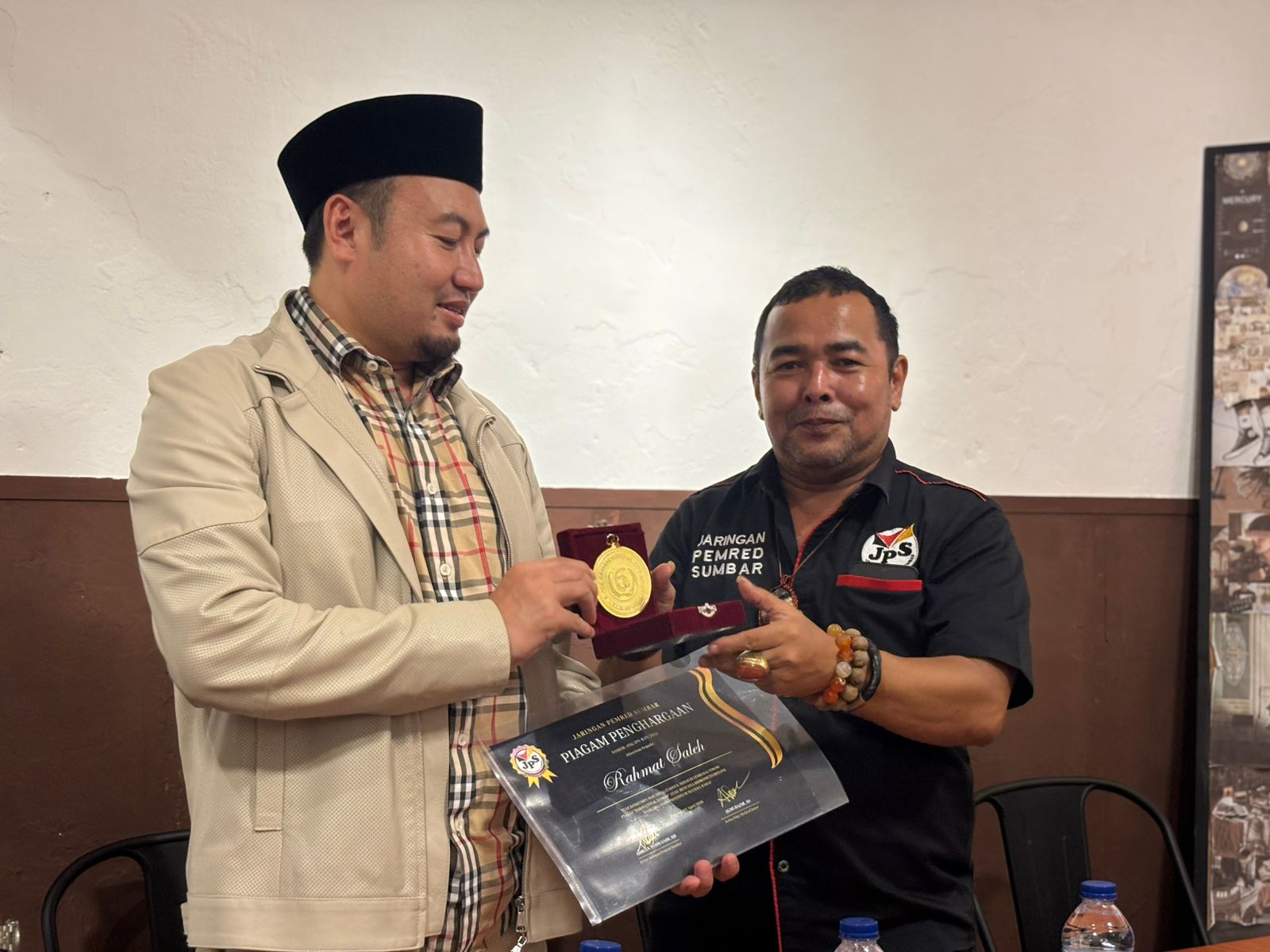 tak-pernah-putus-bantu-bencana-sumbar,-rahmat-saleh-diganjar-medal-of-honor-jps