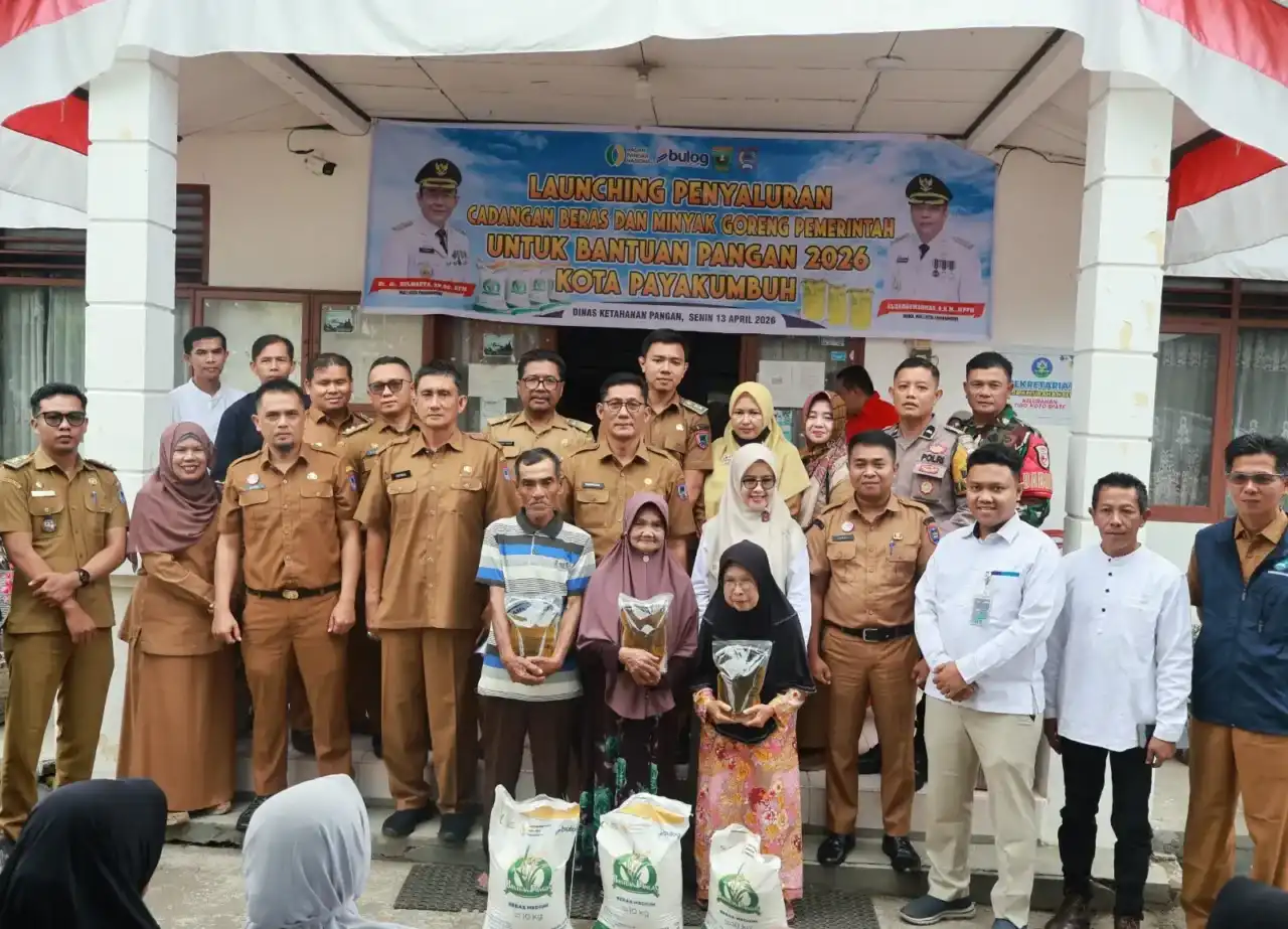 pemko-payakumbuh-serahkan-bantuan-cadangan-beras-pemerintah-pada-466-kepala-keluarga