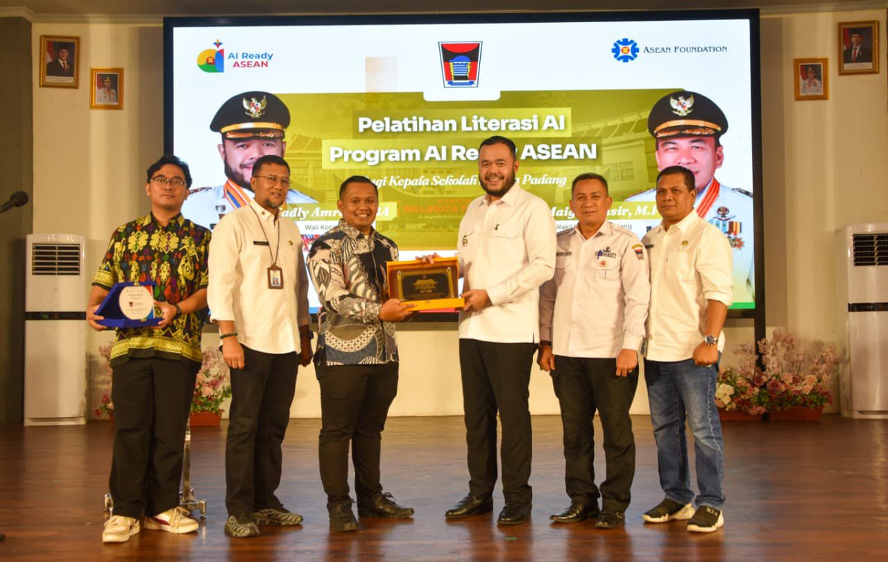 pemko-padang-latih-500-kepsek-literasi-ai