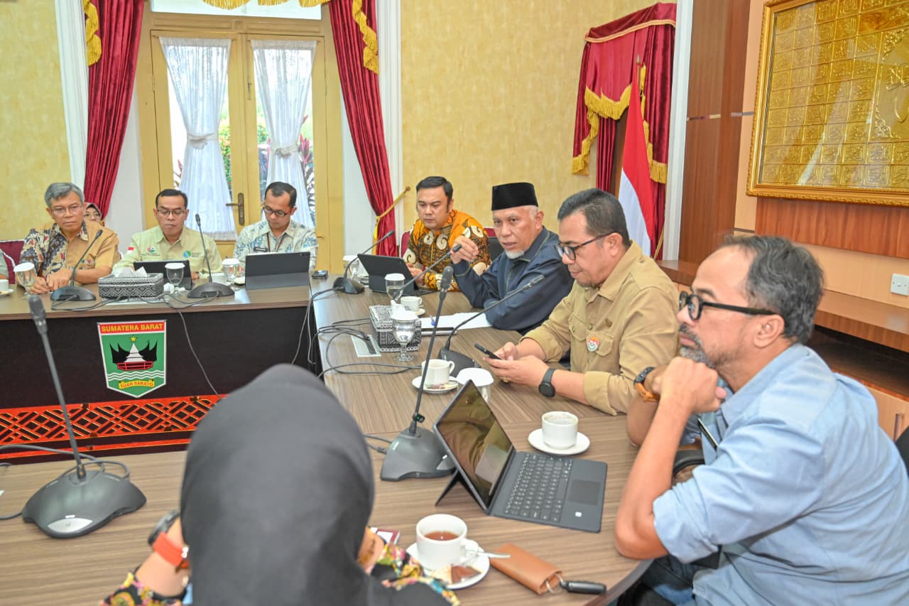 gubernur-mahyeldi-dukung -kawasan-geopark-silokek-agar-dapat-pengakuan-dunia