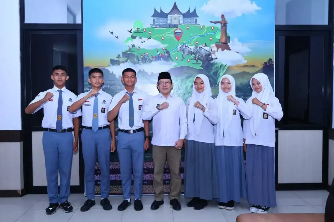 walikota-payakumbuh-lepas-enam-calon-paskibraka-tingkat-provinsi-sumbar