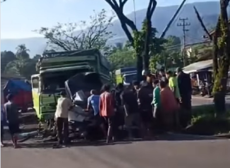 dua-orang-meninggal-akibat-kecelakaan-di-padang-besi
