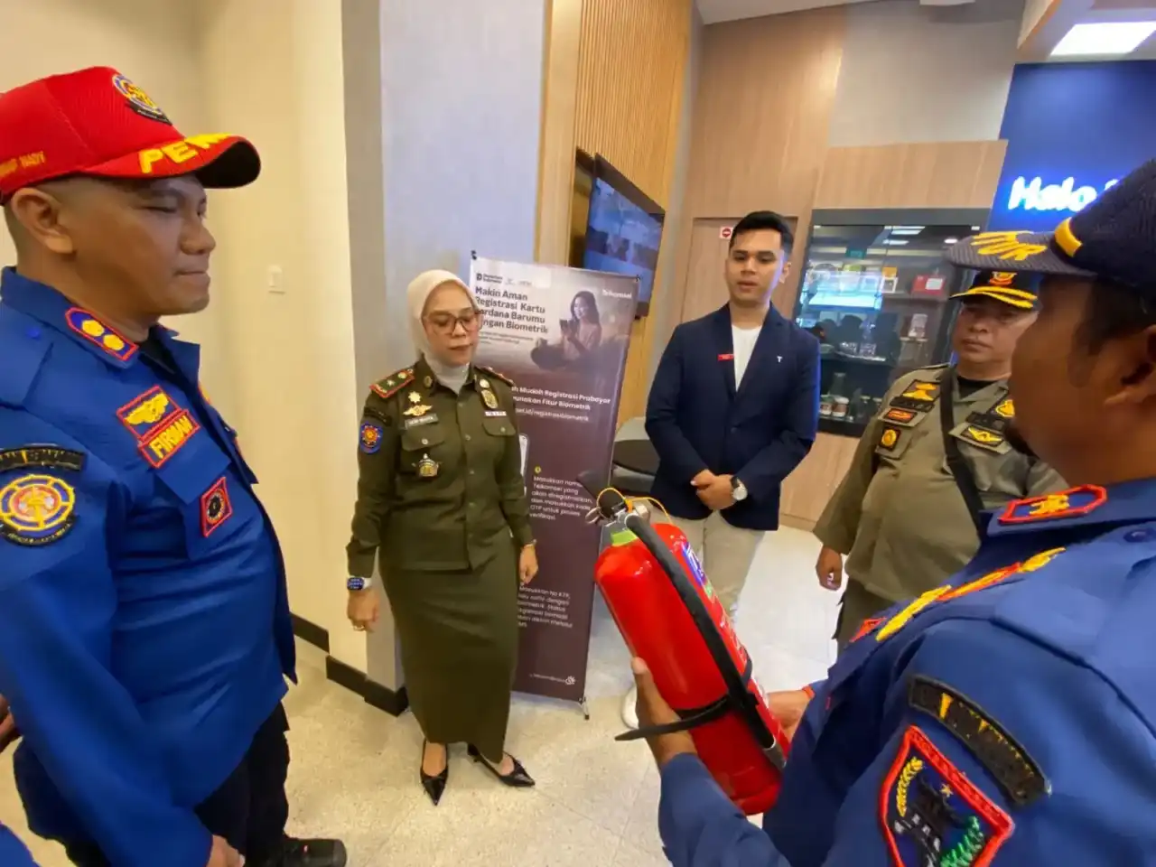 antisipasi-el-nino,-satpol-pp-dan-damkar-payakumbuh-sidak-apar-di-tempat-usaha