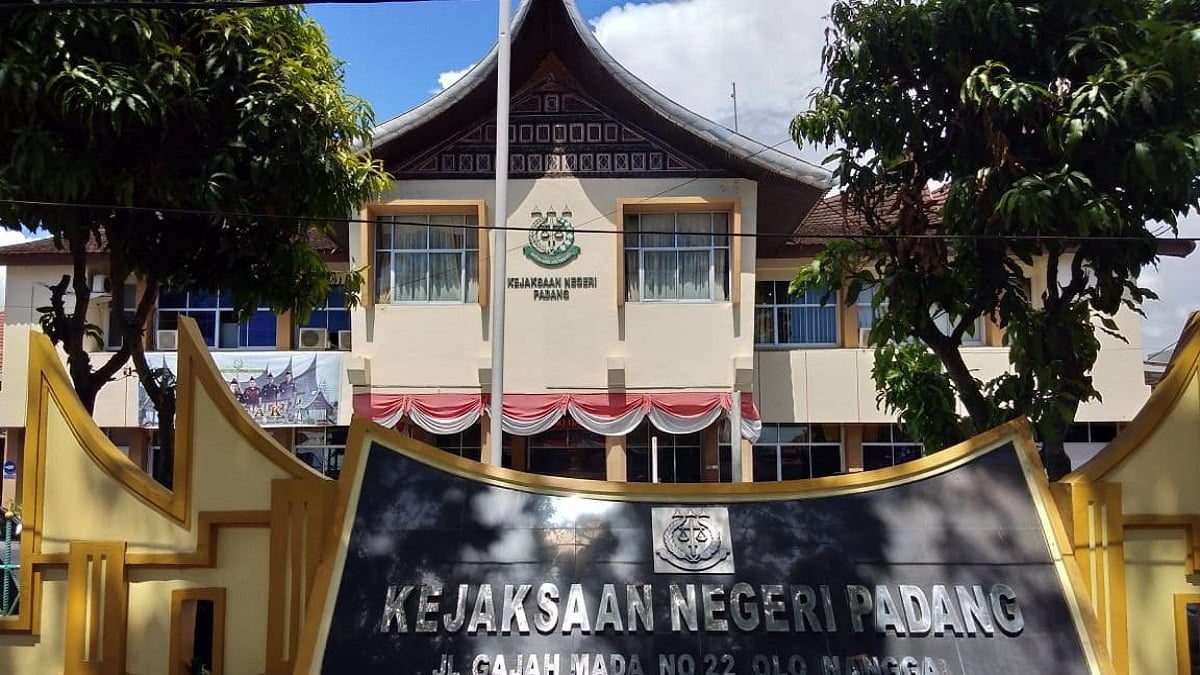 dugaan-kredit-fiktif-34-m,-ketua-fraksi-demokrat-dan-ketua-bk-dprd-sumbar-mangkir-dipanggil-kejaksaan