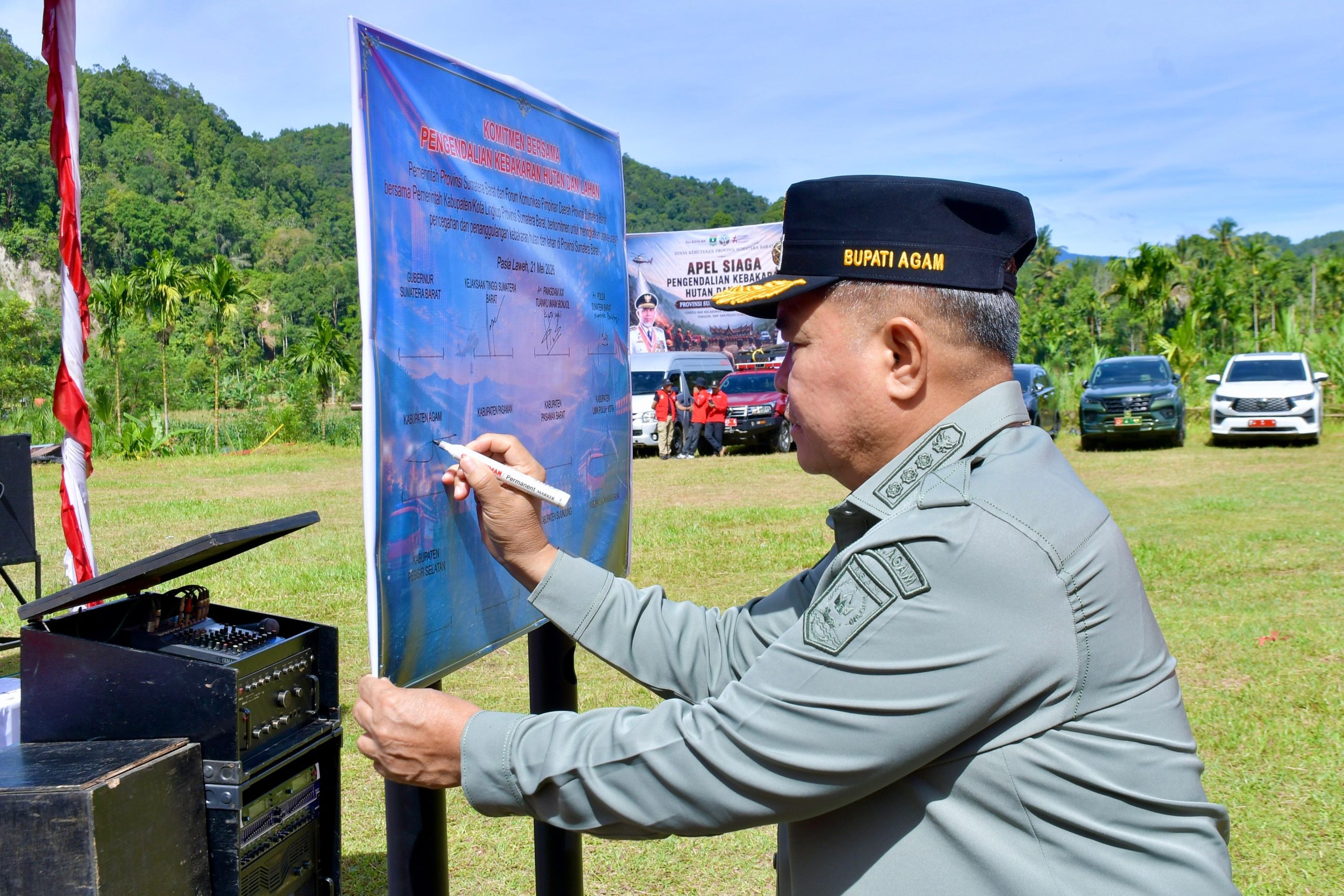 bupati-agam-hadiri-apel-siaga-karhutla-dan-simulasi-pemadaman-kebakaran-di-palupuh