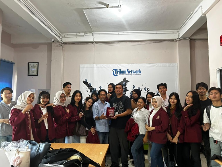 mahasiswa-komunikasi-unes-kunjungi-tribun-padang,-pelajari-dunia-jurnalistik-multiplatform
