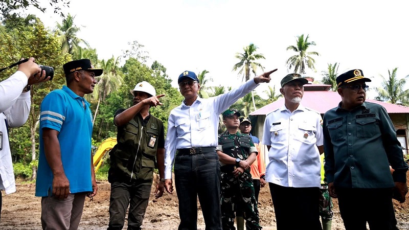 menteri-pekerjaan-umum-dody-hanggodo-tinjau-nagari-taluk-tanah-datar