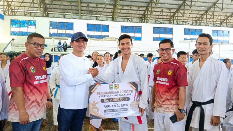 bupati-solok-motivasi-atlet-forki-jelang-porprov-sumbar-2026