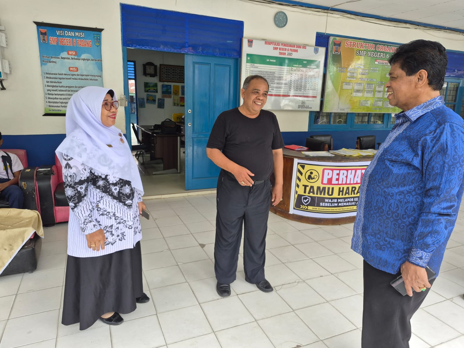 makdang -jupri-tinjau-pembangunan-ruang-bk-smpn-6-dari-hasil-pokirnya