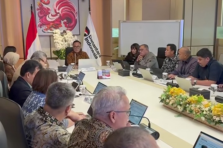 bumn-cetak-prestasi-di-atas-target,-dony-oskaria-beri-apresiasi-untuk-seluruh-direksi
