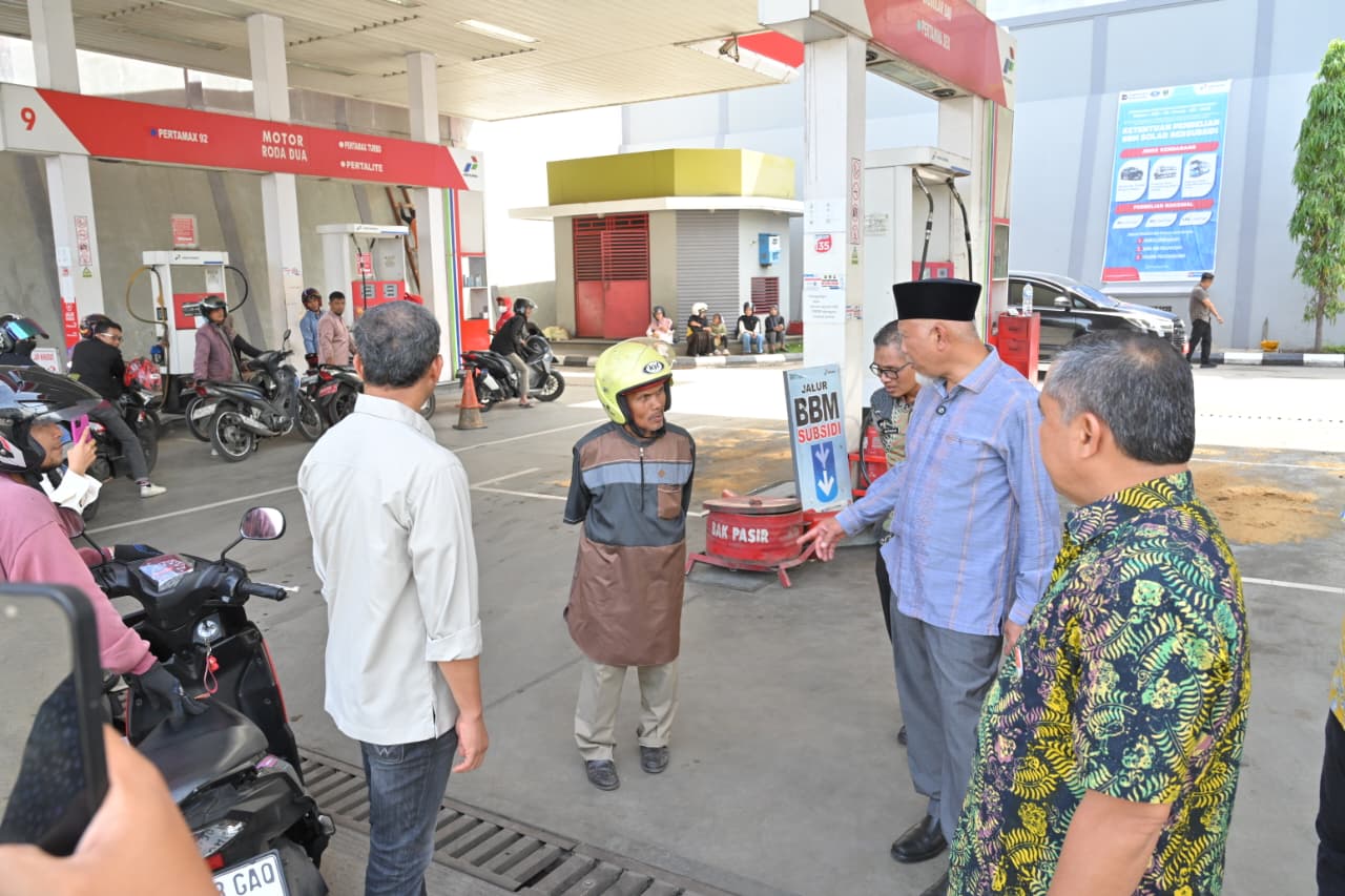 sidak-spbu,-gubernur-mahyeldi-minta-pengawasan-distribusi-bbm-subsidi-diperketat