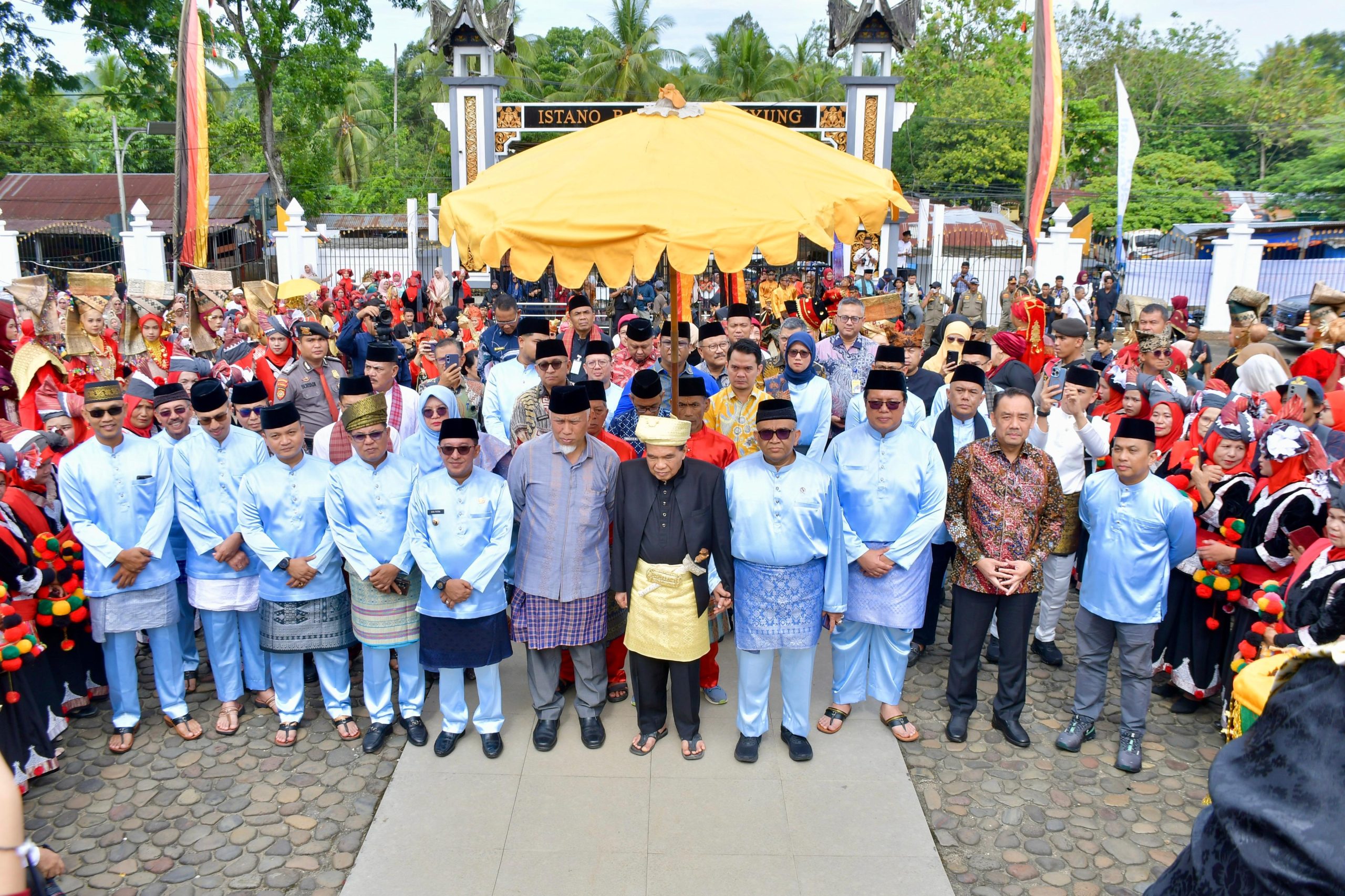 momentum-memperkuat-jati-diri,-wabup-agam-hadiri-festival-minangkabau-2026-di-istano-basa-pagaruyung