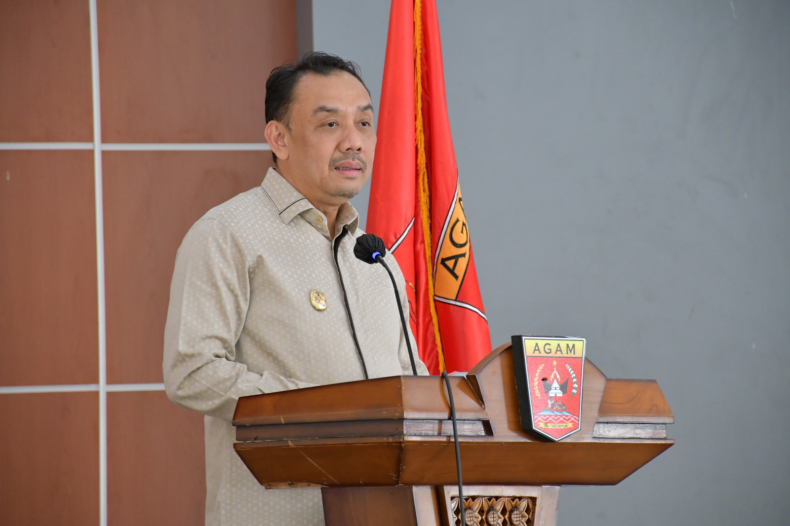buka-konferensi-pwi,-wabup-agam-tekankan-profesionalisme-dan-integritas-pers