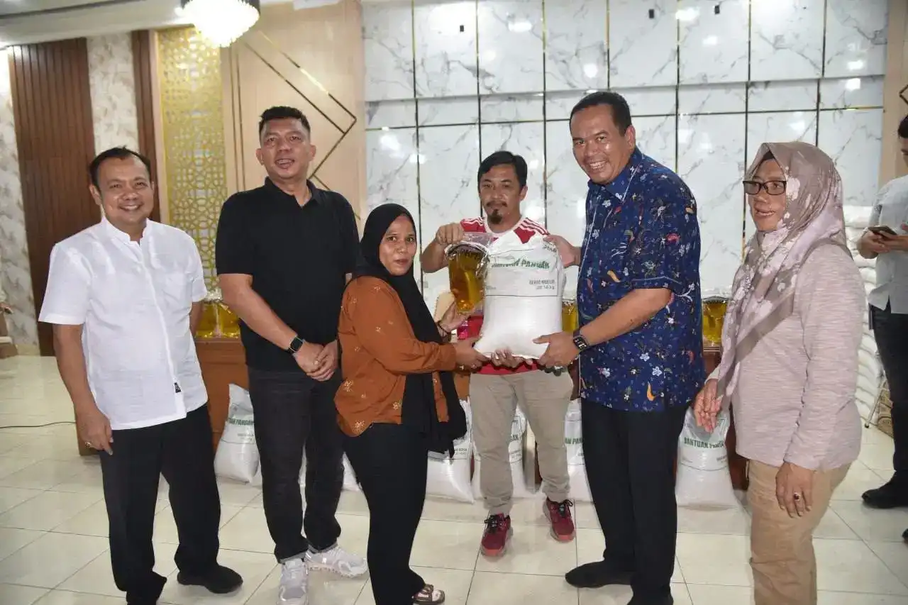 pemko-pariaman-salurkan-bantuan-pangan-untuk-9.938-kpm
