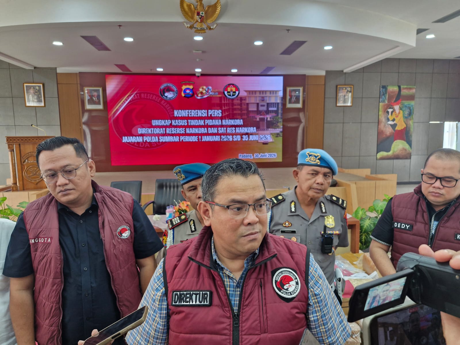 gerak-cepat-polda-sumbar:-8-kg-sabu-gagal-terbang,-916-tersangka-diringkus-dalam-enam-bulan