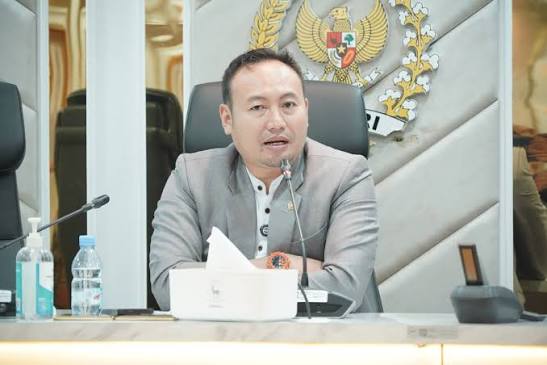 rahmat-saleh-apresiasi-dony-oskaria:-profesional-murni,-yang-hebat-kelola-bumn-dengan-hitungan-bisnis-negara