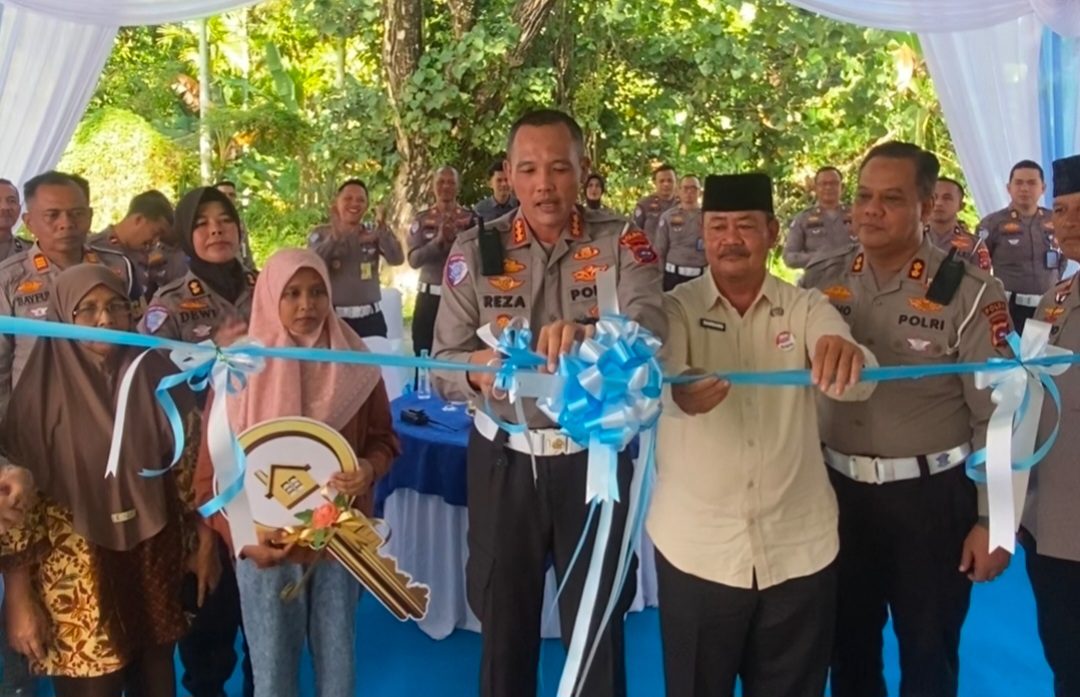 dirlantas-polda-sumbar-resmikan-bedah-rumah-warga-kurang-mampu-dalam-rangka-hari-bhayangkara-ke-80