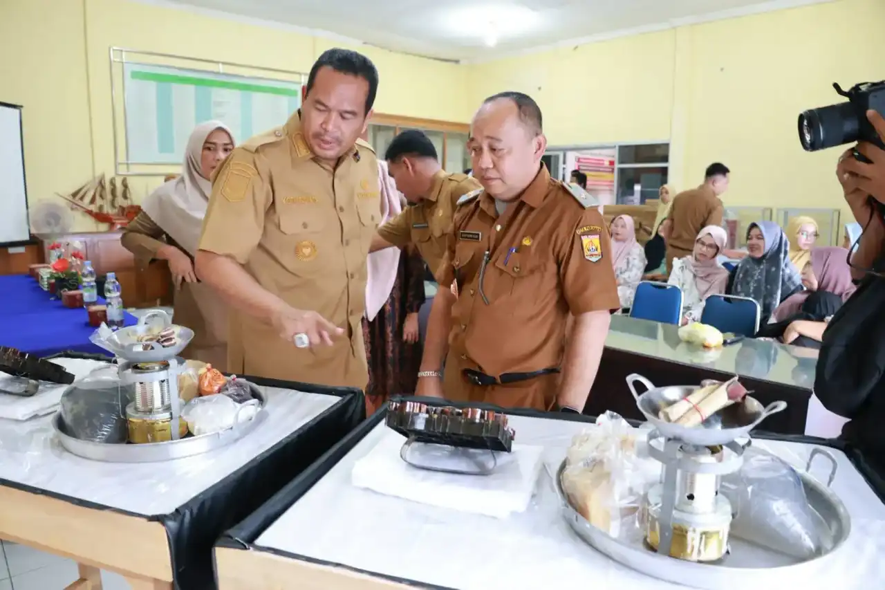 tingkatkan-ekonomi-warga,-pemko-pariaman-gelar-pelatihan-pembuatan-batik-cap